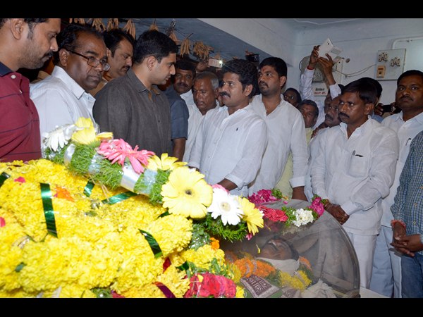  కృష్ణారెడ్డికి నారా లోకేష్ నివాళులు