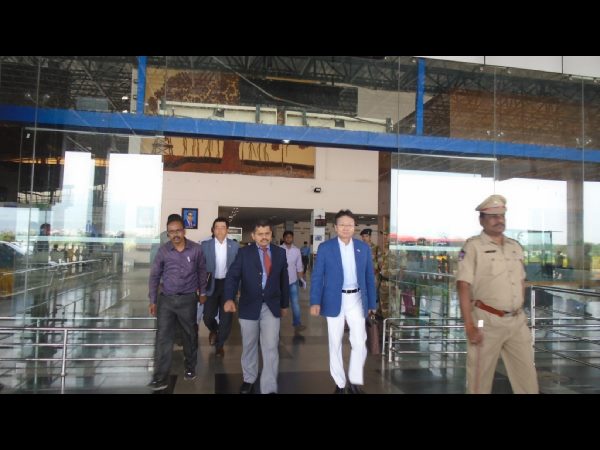 Chandrababu Naidu invites Singaporean PM For Amaravati foundation stone ceremony