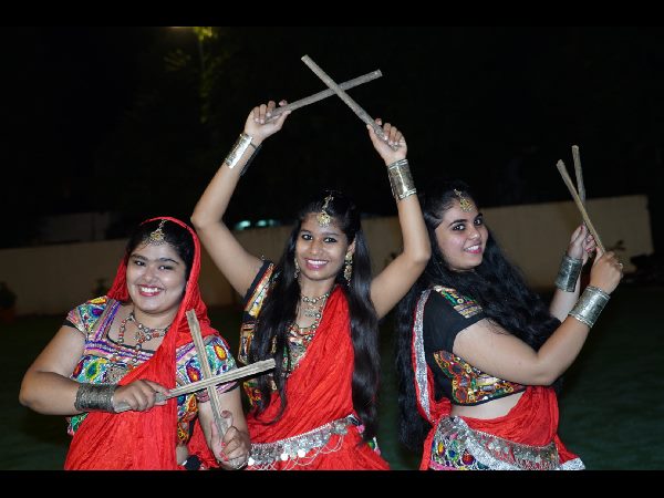 దాండియా సందడి దాండియా సందడి