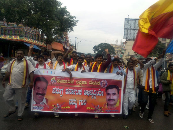 తిండిలేక నానా ఇబ్బందులు