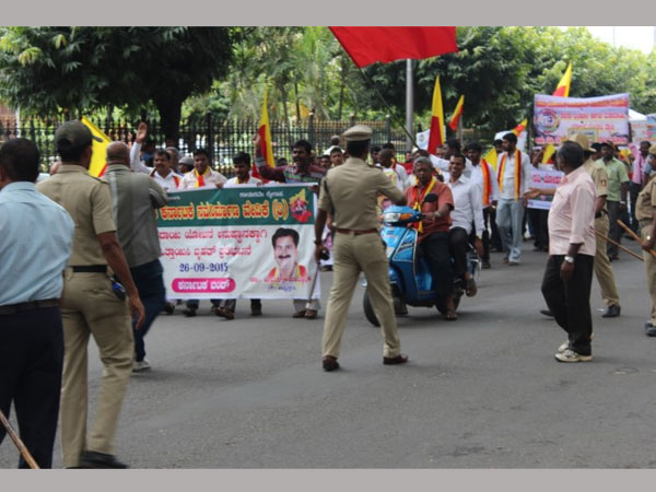 ఫ్రీడం పార్క్ లో నిరసన