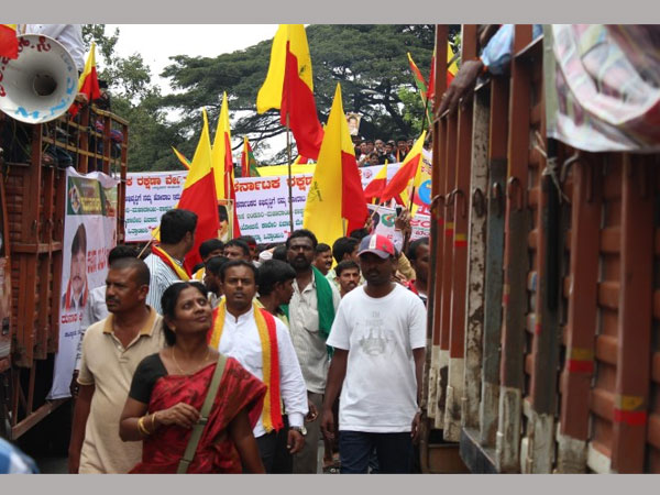 అధికారులతో సిద్దరామయ్య ప్రత్యేక సమావేశం