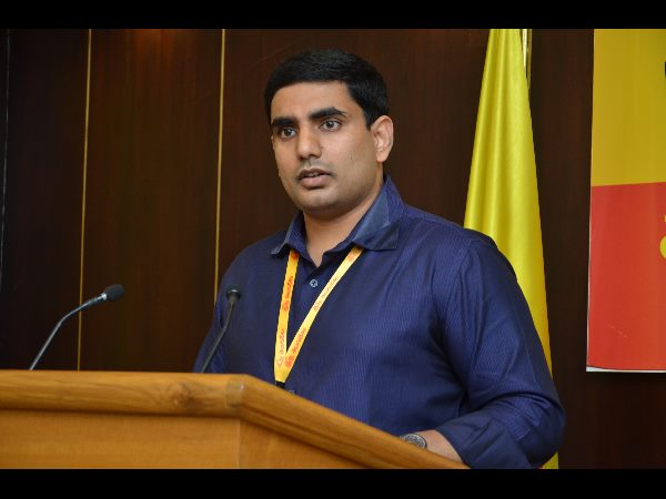 మీడియాతో లోకేష్..