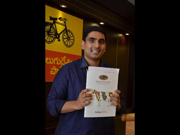 మీడియాతో లోకేష్...