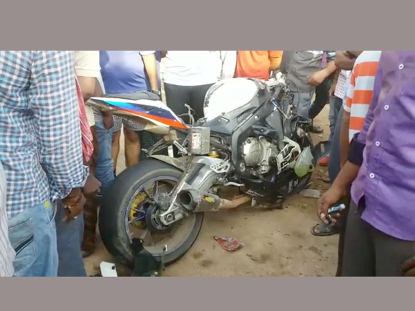 Road accident kills 3 students in hyderabad