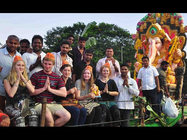  నిమజ్జనం: యవత డ్యాన్స్, పోటెత్తిన జనం