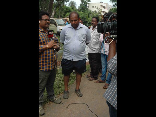  ఎంత డబ్బైనా ఇస్తాం, నా కుమార్తెను రక్షించి అప్పగించండి: అదితి తండ్రి