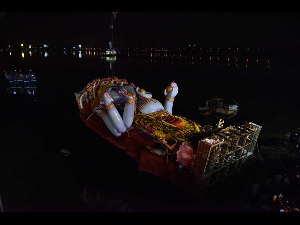 ఖైరతాబాద్ గణేష్ నిమజ్జన తీరు సాగిందిలా