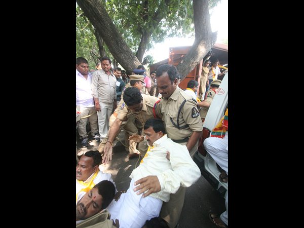  టిఆర్‌ఎస్ ప్రభుత్వం విఫలమైందని ప్రతిపక్ష ఆరోపణ