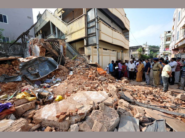 Two killed in old building collapses at Guntur