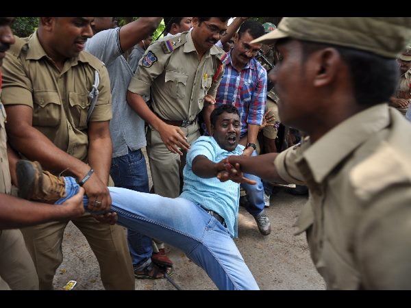 ఓయులో ఉద్రిక్తం ఓయులో ఉద్రిక్తం