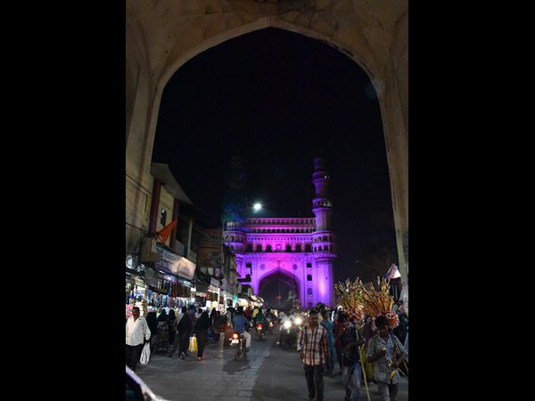 బ్రెస్ట్ కేన్సర్: గులాబీ రంగులో చార్మినార్