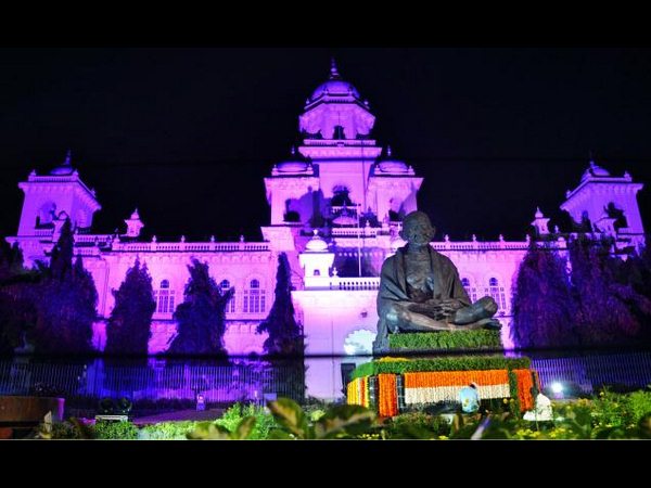 బ్రెస్ట్ కేన్సర్: గులాబీ రంగులో చార్మినార్