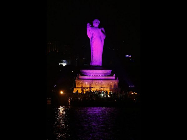  బ్రెస్ట్ కేన్సర్: గులాబీ రంగులో చార్మినార్