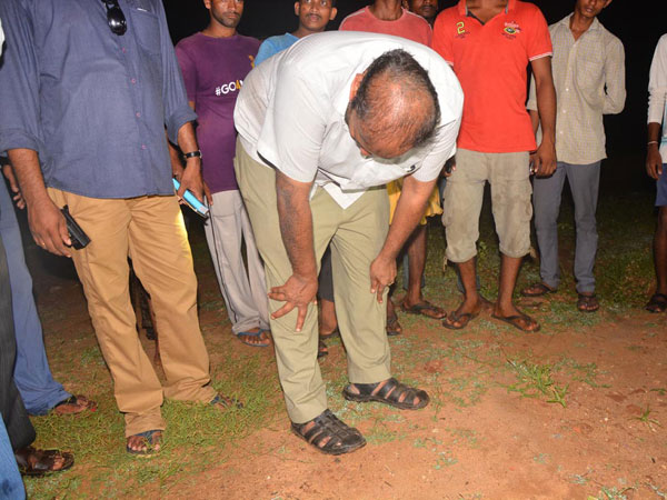 భోగాపురం బీచ్‌లో అదితి మృతదేహం: గుర్తించి కుప్పకూలిన తండ్రి