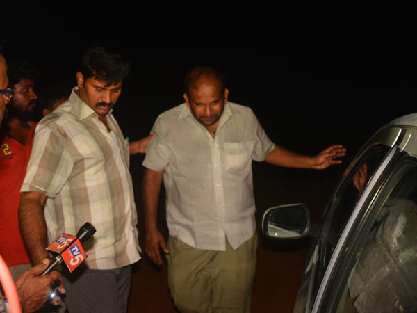 భోగాపురం బీచ్‌లో అదితి మృతదేహం: గుర్తించి కుప్పకూలిన తండ్రి