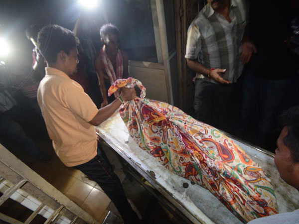  అదితి మృతి: చంద్రబాబు దిగ్భ్రాంతి, తండ్రికి ఫోన్ చేసి పరామర్శ 