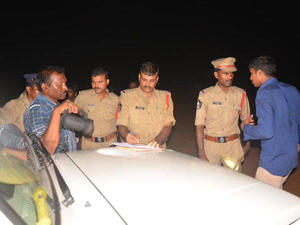  అదితి మృతి: చంద్రబాబు దిగ్భ్రాంతి, తండ్రికి ఫోన్ చేసి పరామర్శ 