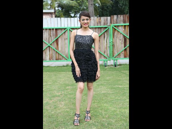  గుజరాతీ ముద్దుగుమ్మలకు బ్యూటీ పాఠాలు 