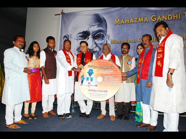 సీడీ విడుదల: గాంధీ ఎంచుకున్న మార్గం అహింస