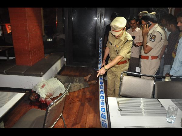 హోటల్లోకి పెరిగెత్తాడు