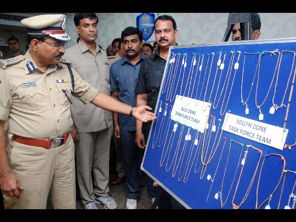 చైన్ స్నాచర్లు వీరే.. 