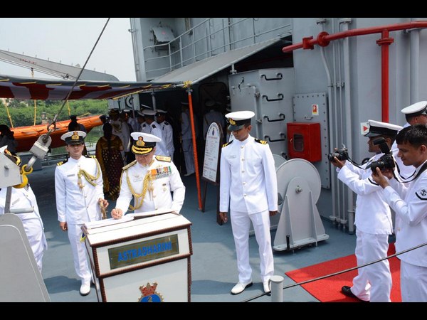 ‘అస్త్రధారిణి' జలప్రవేశం