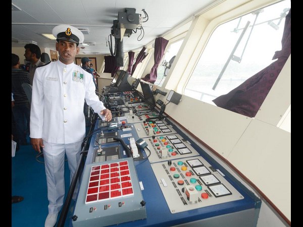 ‘అస్త్రధారిణి' జలప్రవేశం