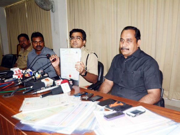  నిరుద్యోగులకు టోకరా: ఒక్కోక్కరి నుంచి 25 వేలు వసూలు 
