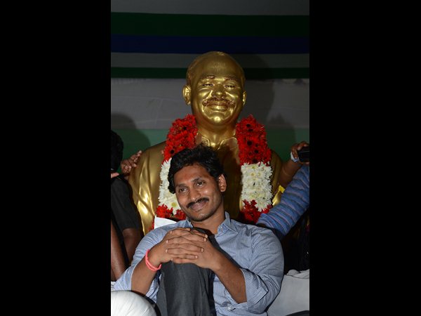 వైయస్ జగన్ దీక్ష వైయస్ జగన్ దీక్ష