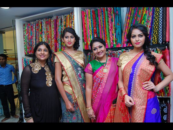 చీరలోనే సింగారం