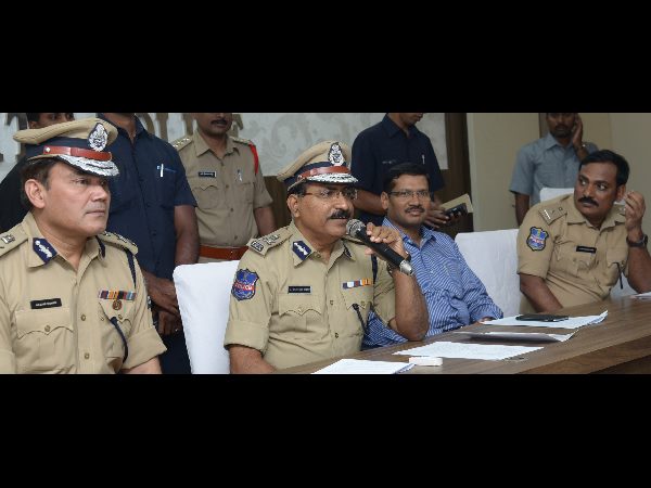 కాల్ సెంటర్ పేరుతో మోసం