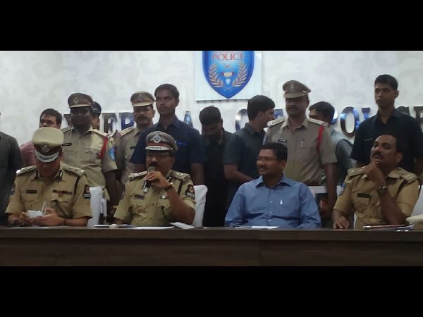 కాల్ సెంటర్ పేరుతో మోసం