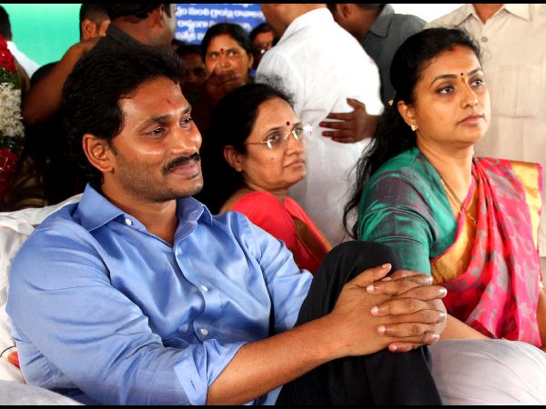 జగన్ వద్ద రోజా, వాసిరెడ్డి