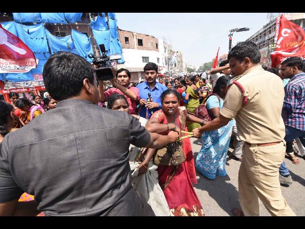 ఆశా వర్కర్ల అరెస్ట్