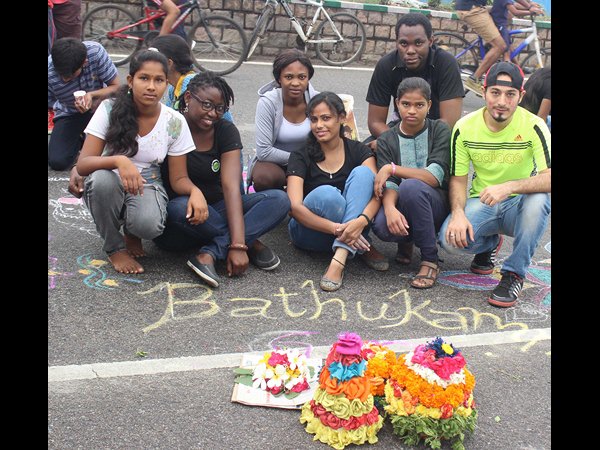 రాహ్‌గిరిలో బతుకమ్మ సందడి