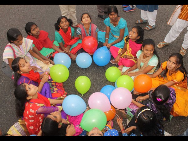 రాహ్‌గిరిలో బతుకమ్మ సందడి