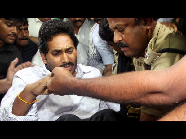 మంతనాలు జరిపే ప్రయత్నం చేసి...