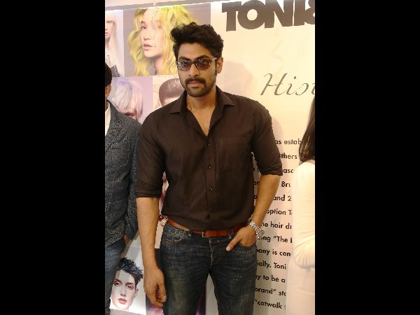  అందాలు ఆరబోసిన మోడల్స్