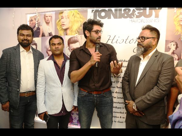 అందాలు ఆరబోసిన మోడల్స్