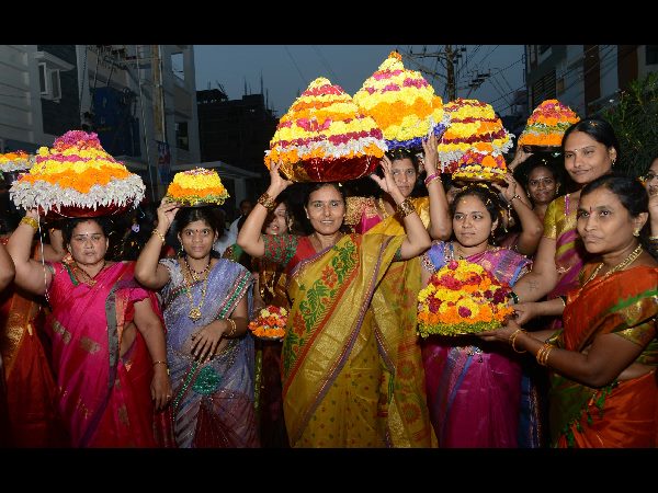 బతుకమ్మ సంబరాలు బతుకమ్మ సంబరాలు