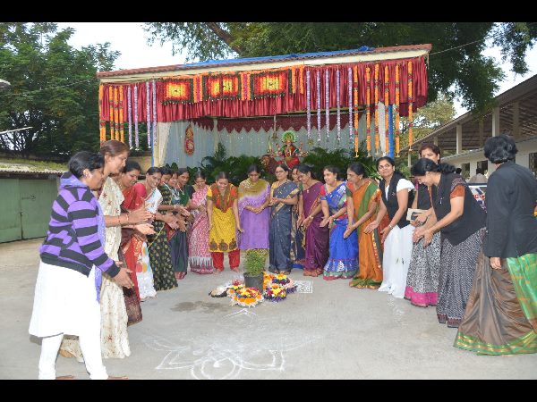 బతుకమ్మ సంబరాలు బతుకమ్మ సంబరాలు