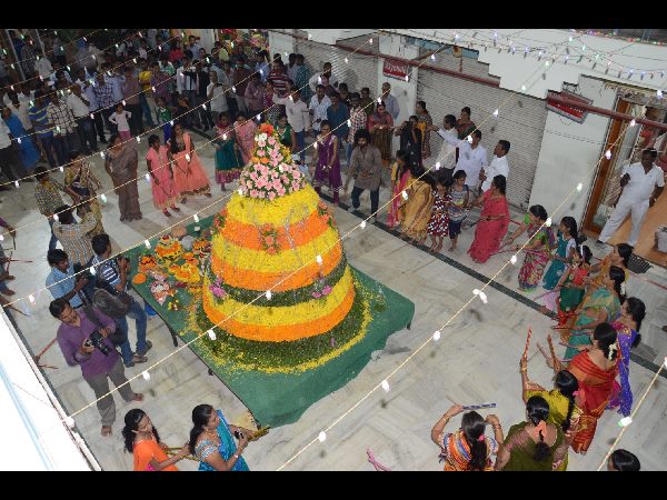 బతుకమ్మ సంబరాలు బతుకమ్మ సంబరాలు