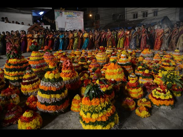 బతుకమ్మ సంబరాలు బతుకమ్మ సంబరాలు