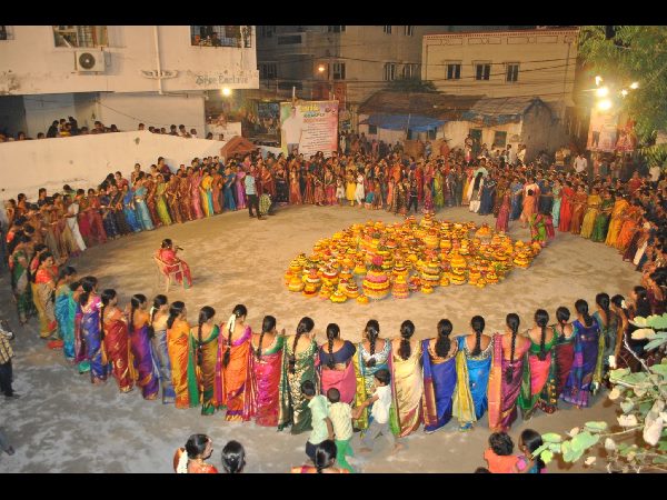 బతుకమ్మ సంబరాలు బతుకమ్మ సంబరాలు