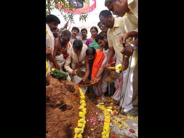Chandrababu collects soil from Naravaripalle, Lokesh from Nimmakuru