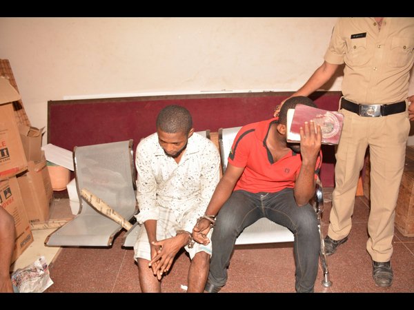 పట్టుకున్నారని నాటకం