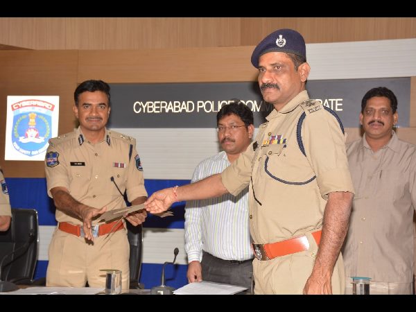 కనీసం ఆరు స్నాచింగ్‌లు