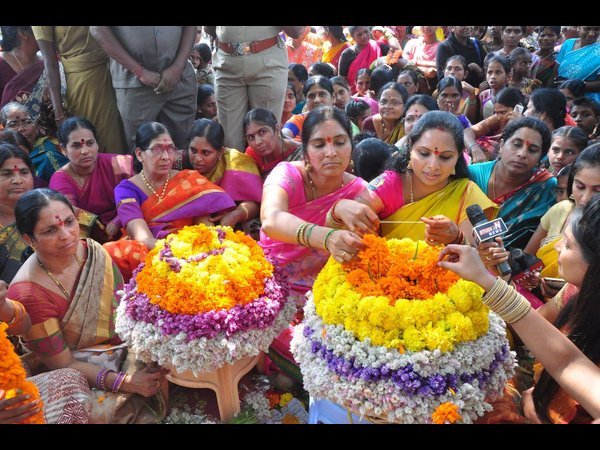 బతుకమ్మ సంబరాలు