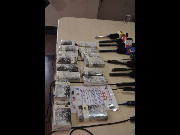 డబ్బు పంపిస్తానని చెప్పాడు.